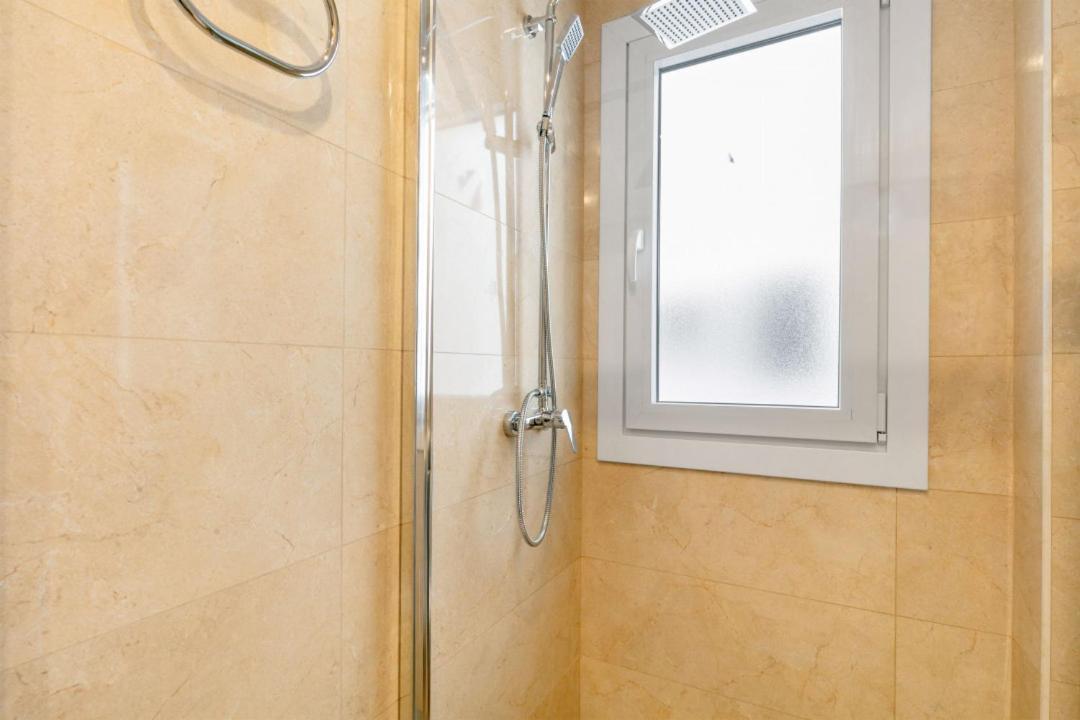 1 Bedroom 1 Bathroom Furnished - Chueca - Modern Functional - Mintystay Madrid Exterior photo