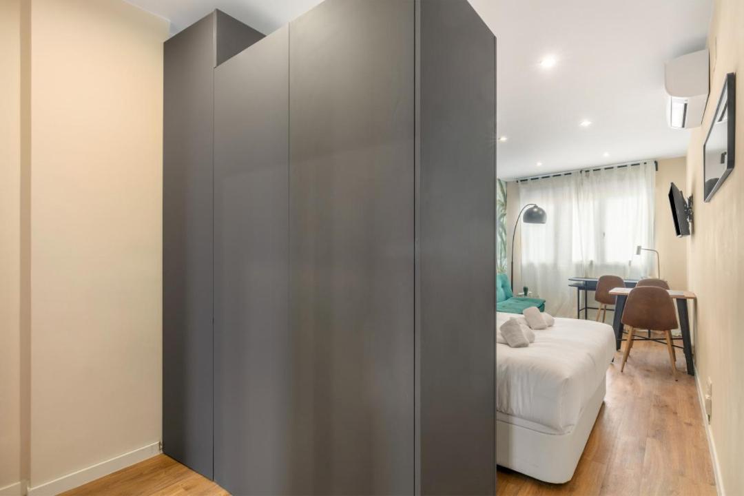 1 Bedroom 1 Bathroom Furnished - Chueca - Modern Functional - Mintystay Madrid Exterior photo
