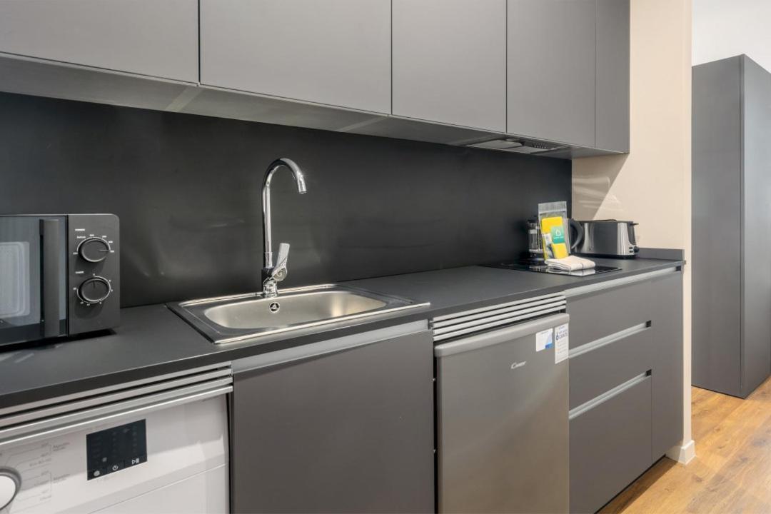 1 Bedroom 1 Bathroom Furnished - Chueca - Modern Functional - Mintystay Madrid Exterior photo
